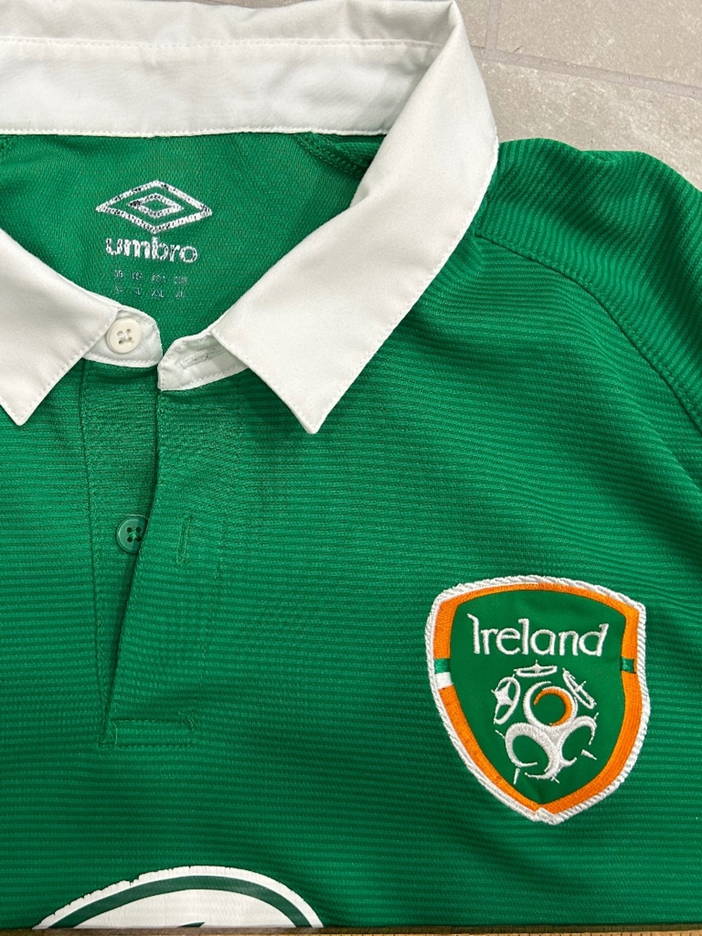 Umbro men chest 40” Ireland football/soccer long sleeve vented home jersey VGC